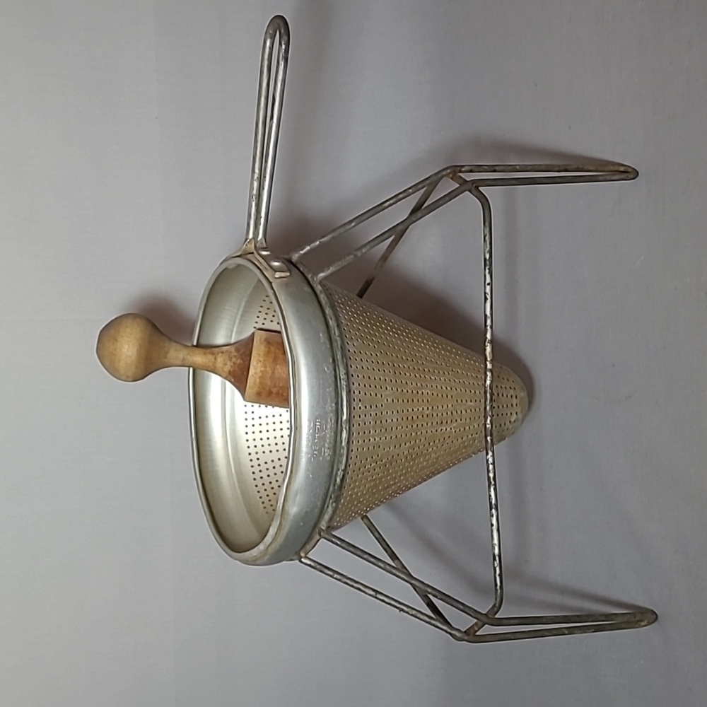 Vintage Viro Aluminum Cone Colander w/Wood Pestle Yo-Ho Jar Lifter & Jar Openers - Picture 3 of 16